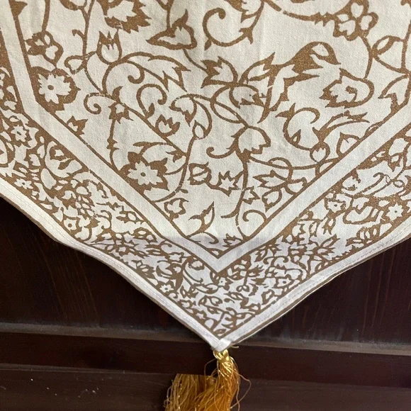 PRICE DROP! Elegant Gold Filigree Table Runners - Set of 2 - Picture 4 of 10